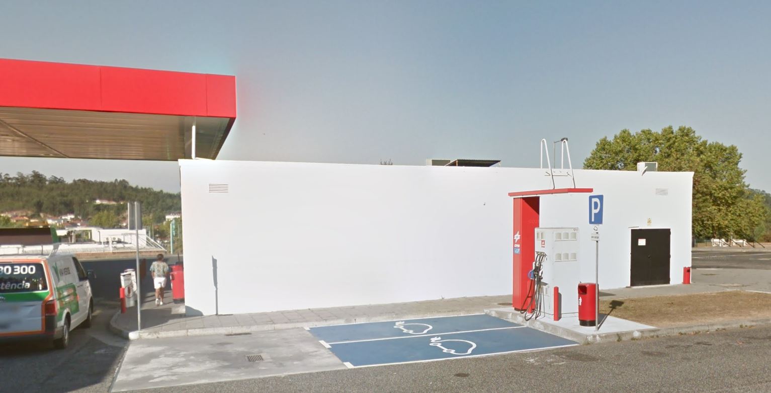 Estación de Carga de Vehículos Eléctricos Cepsa - P.A. A1 Leiría (LIS-LRA).JPG 0