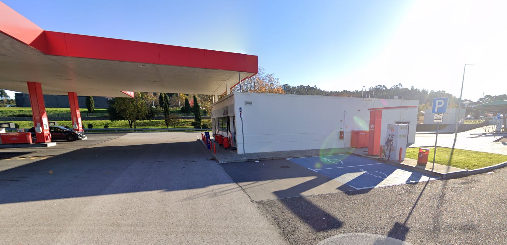 Estación de Carga de Vehículos Eléctricos Cepsa - P.A. A1 Leiría (LRA-LIS).JPG 1